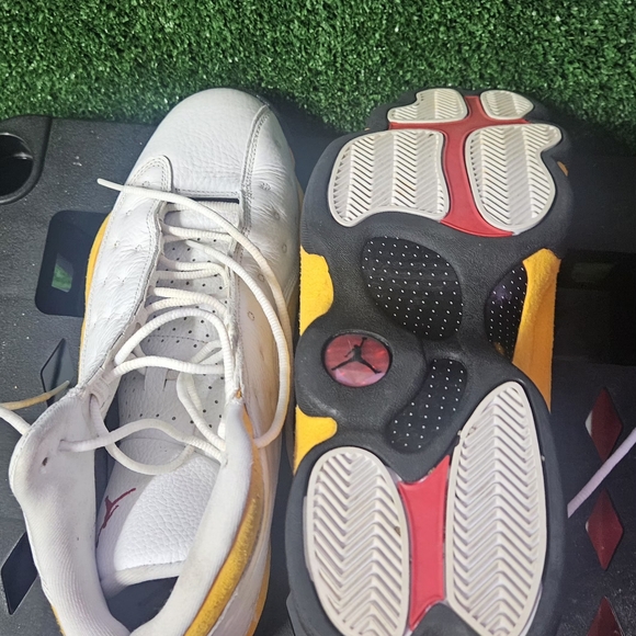 Jordan Athletic Shoes White and Yellow - Picture 4 of 5
